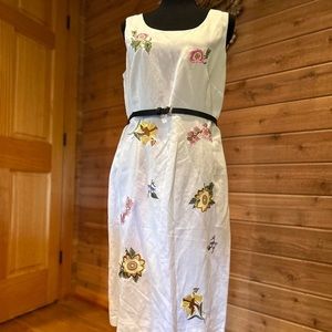 Adorable 90s midi dress by Studios I with the cutest floral pattern
